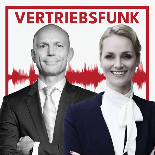 Schwarz-weiß Porträt von zwei lächelnden Personen (Christopher Funk links im dunklen Anzug mit Krawatte und verschränkten Armen, Elisabeth Wehling rechts im blauen Blazer mit weißer Schleifenbluse) vor weißem Hintergrund. Dahinter verläuft ein markantes rotes Schallwellen-Muster. Im oberen Bereich steht in roten Großbuchstaben der Titel "VERTRIEBSFUNK".