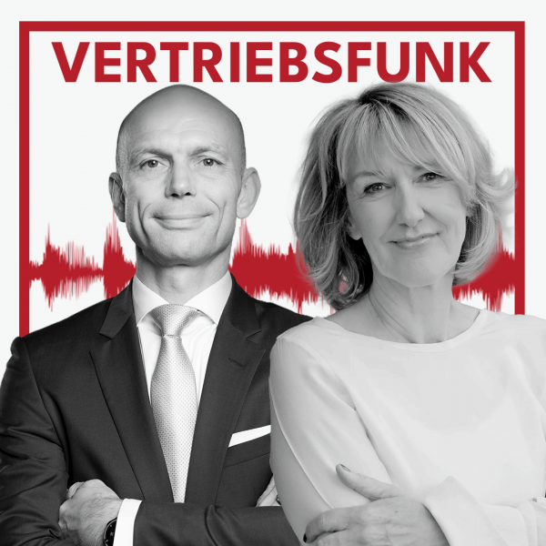 Schwarz-weiß Porträt von zwei lächelnden Personen (Christopher Funk links im dunklen Anzug mit Krawatte und verschränkten Armen, Prof. Christiane Funken rechts mit schulterlangen blonden Haaren und weißem Oberteil) vor weißem Hintergrund. Dahinter verläuft ein markantes rotes Schallwellen-Muster. Im oberen Bereich steht in roten Großbuchstaben der Titel "VERTRIEBSFUNK".